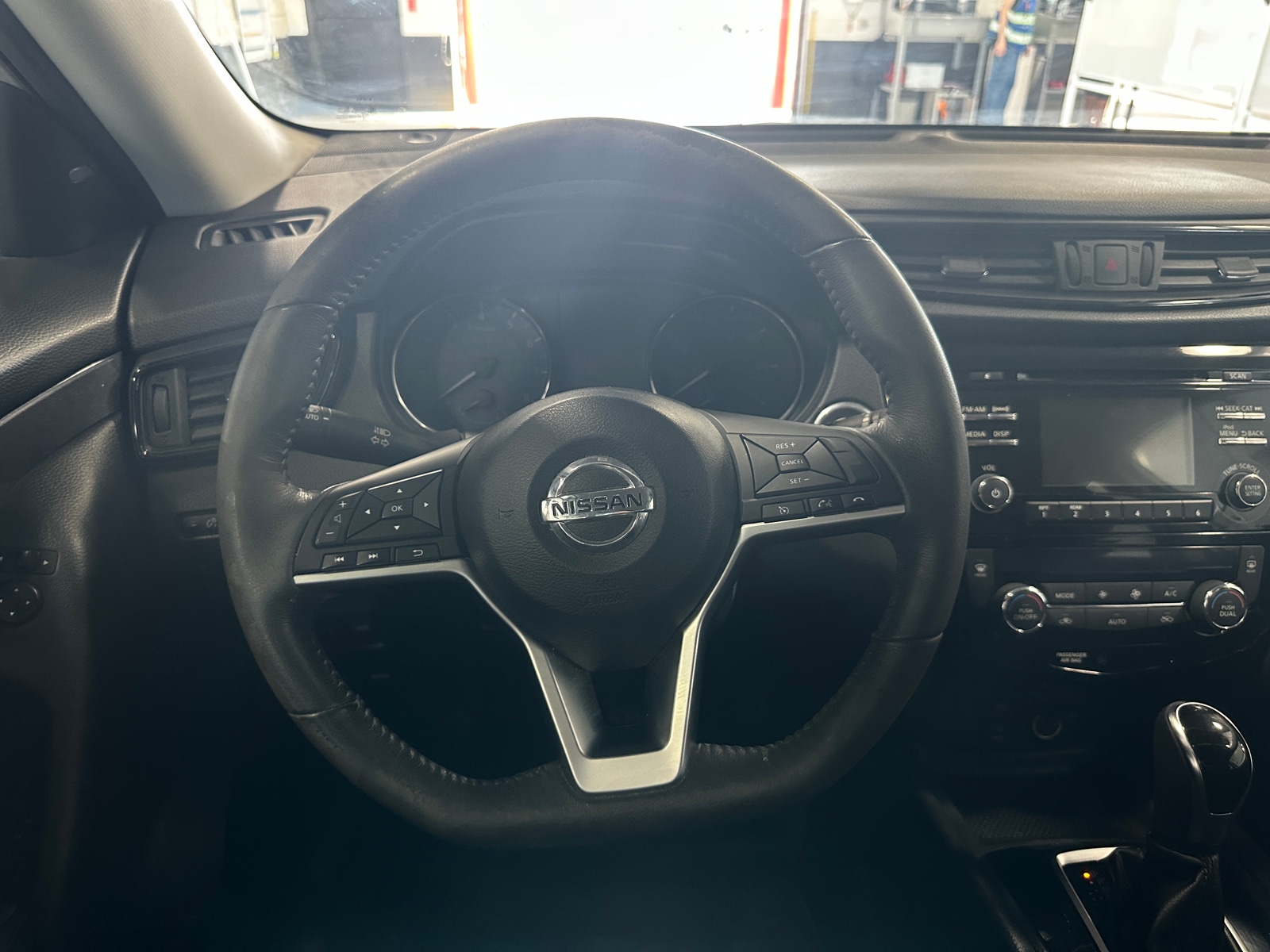 Thumbnail: 2017 Nissan Rogue - 5