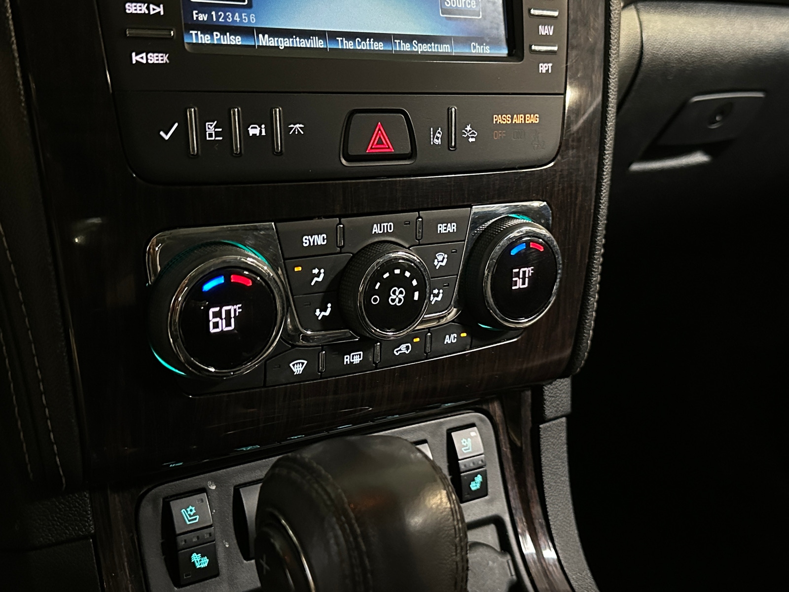 Thumbnail: 2017 Chevrolet Traverse - 3