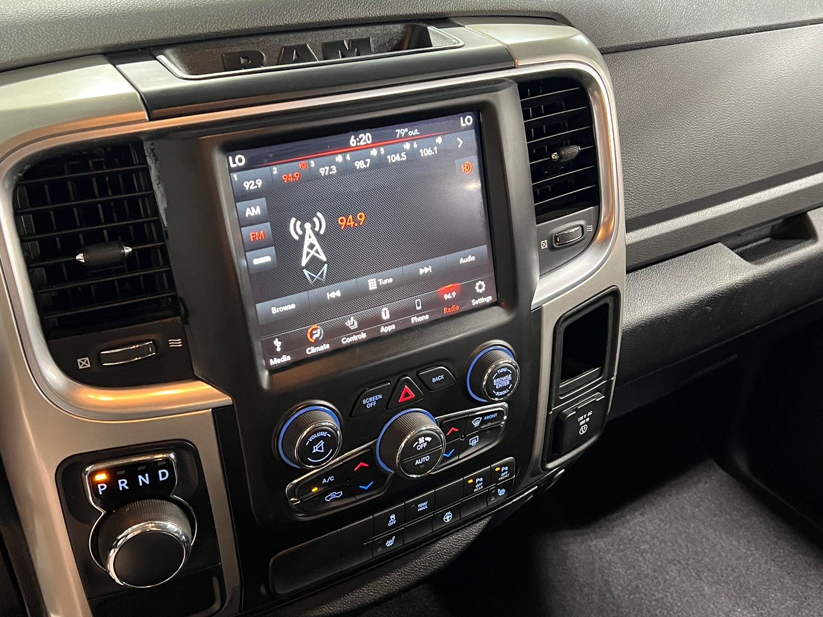Thumbnail: 2019 RAM 1500 Classic - 4