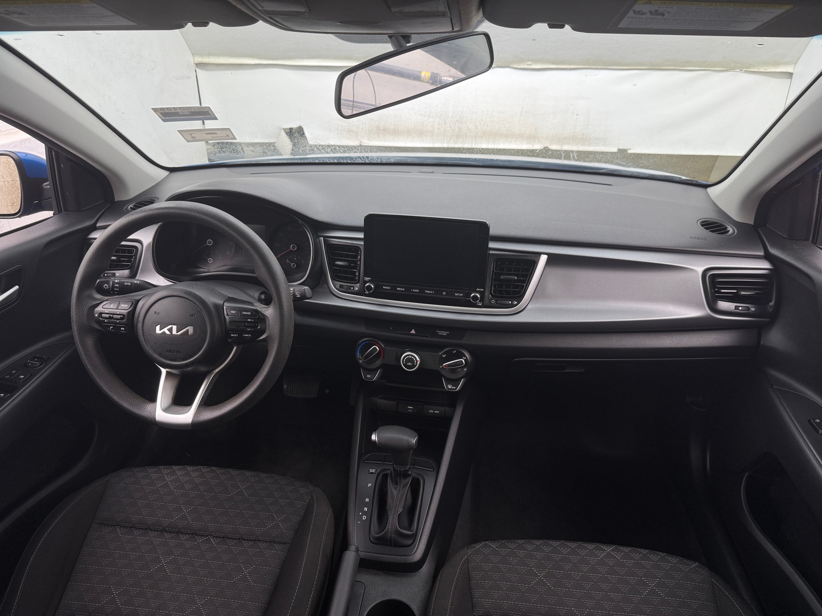Thumbnail: 2023 Kia Rio - 3