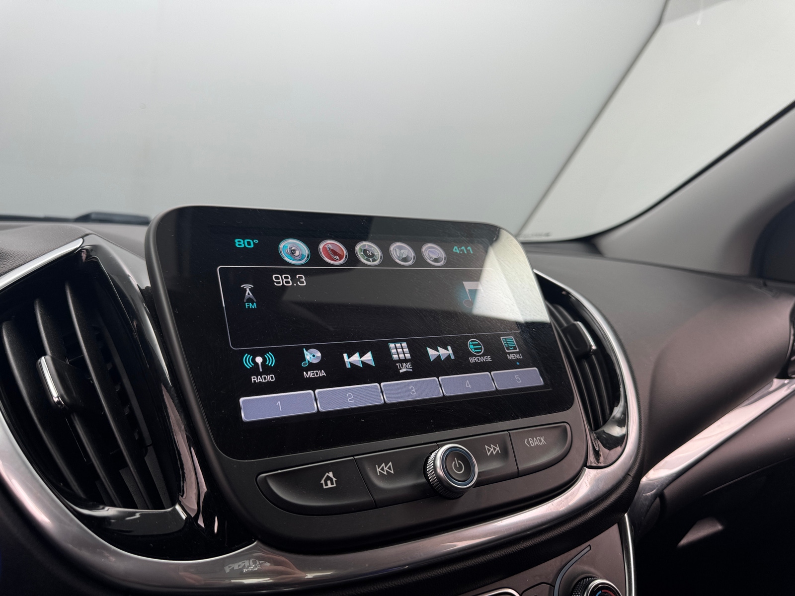 Thumbnail: 2018 Chevrolet Volt - 3
