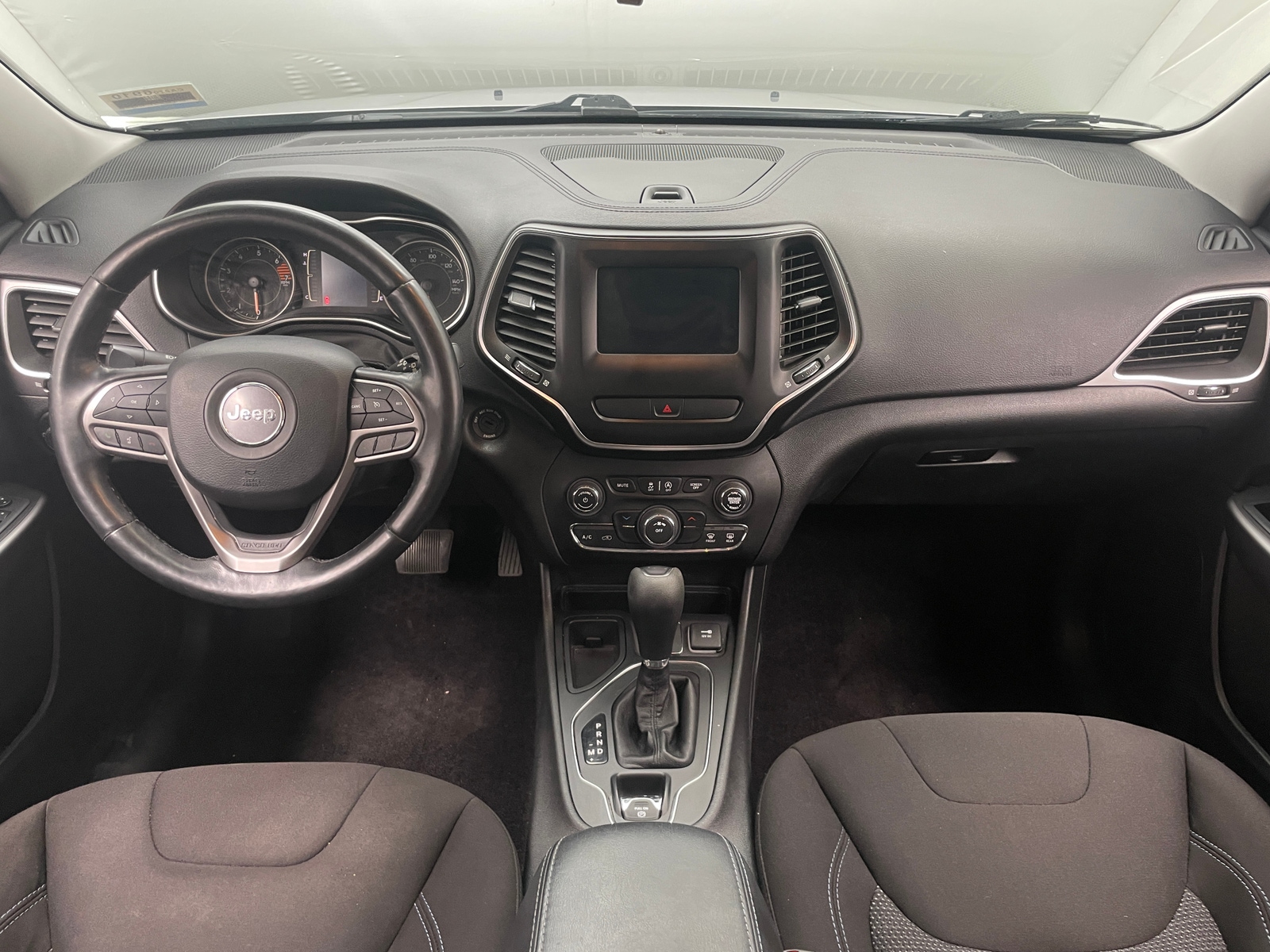 Thumbnail: 2019 Jeep Cherokee - 3