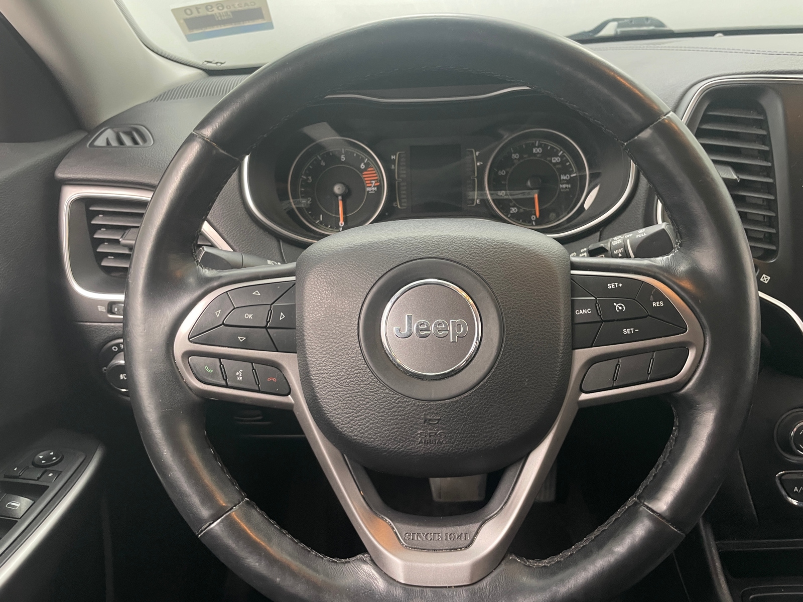 Thumbnail: 2019 Jeep Cherokee - 5