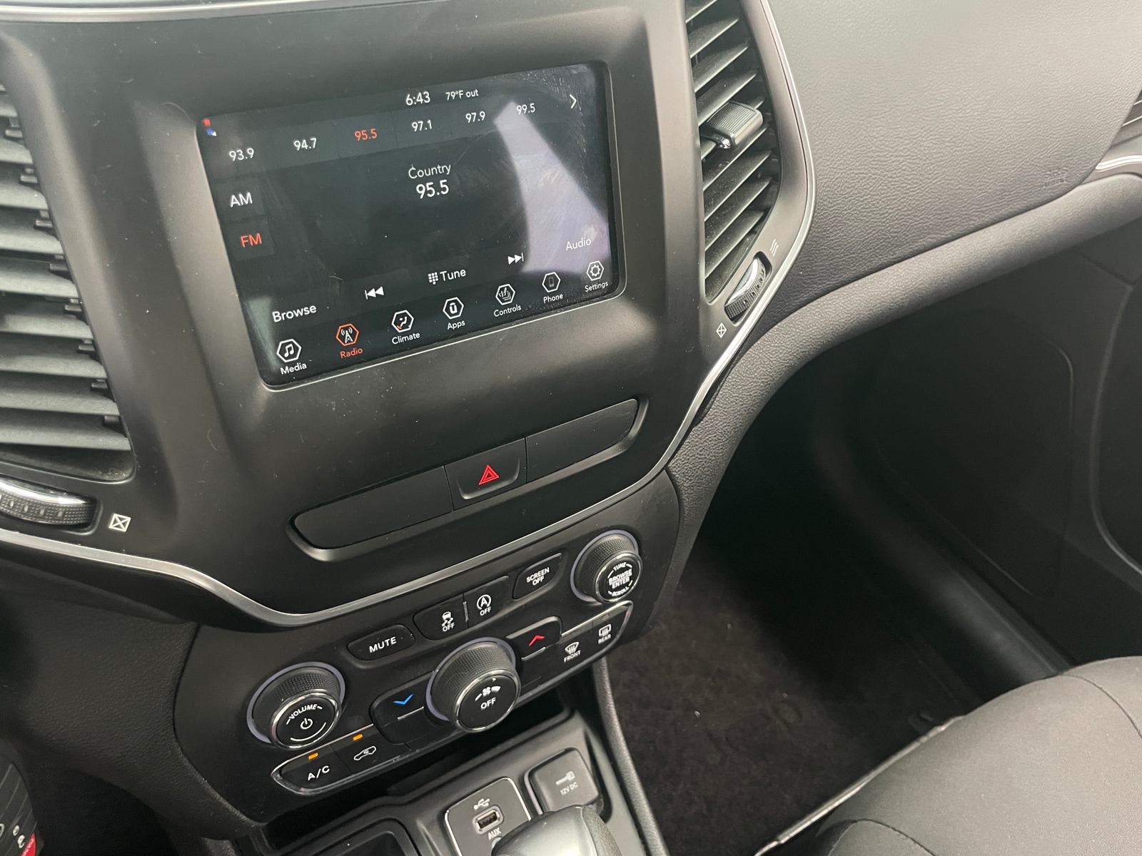 Thumbnail: 2019 Jeep Cherokee - 4