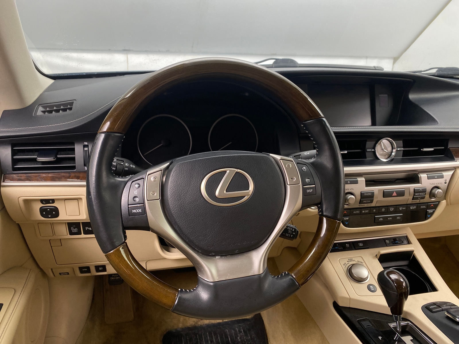 Thumbnail: 2015 Lexus ES - 4