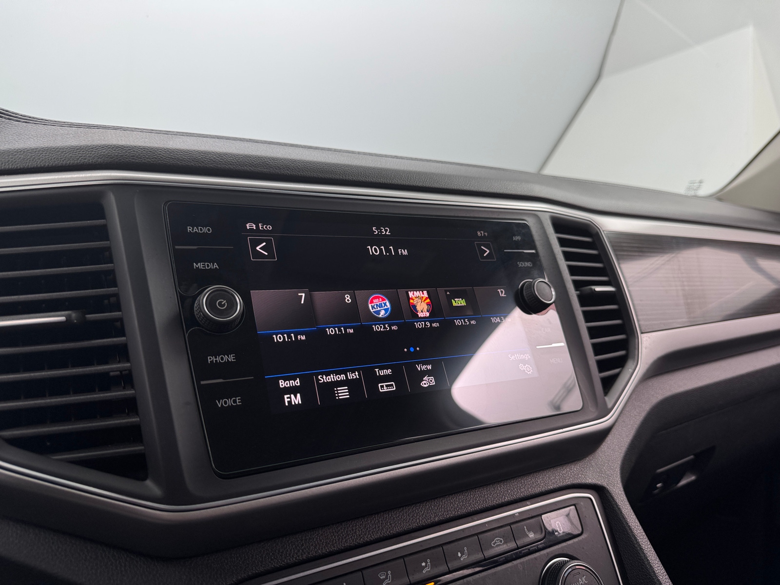 Thumbnail: 2018 Volkswagen Atlas - 4
