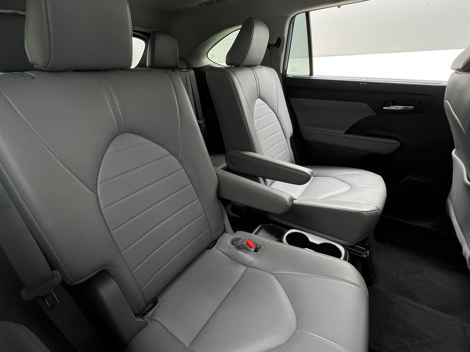 Thumbnail: 2022 Toyota Highlander - 5
