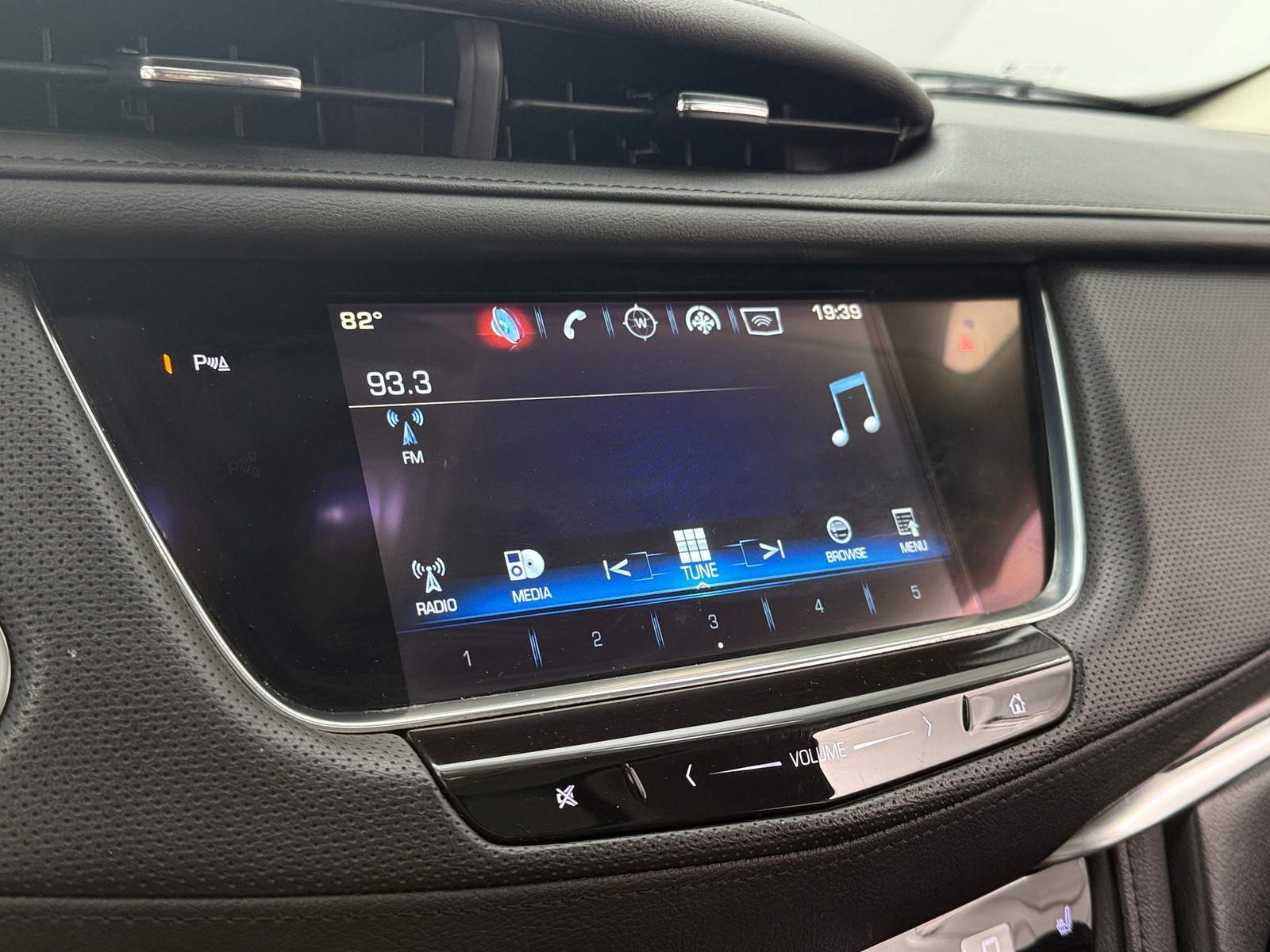 Thumbnail: 2017 Cadillac XT5 - 3