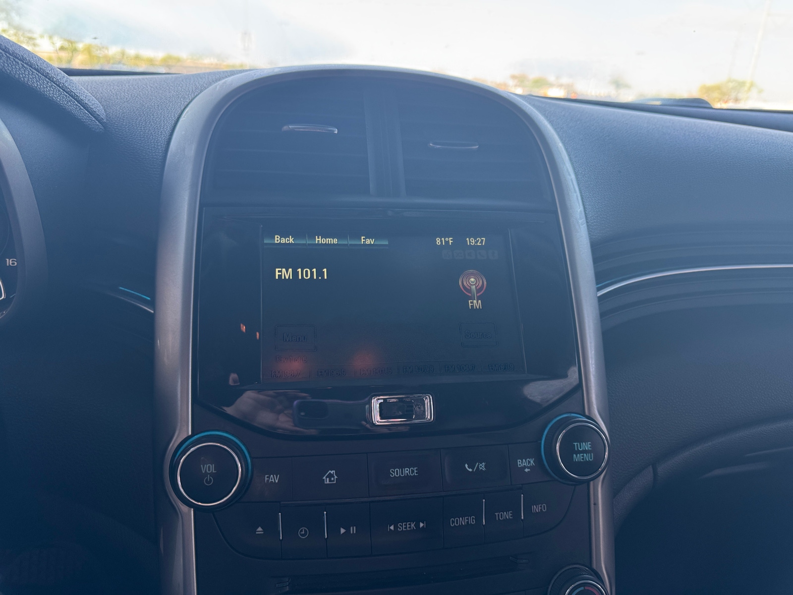 Thumbnail: 2015 Chevrolet Malibu - 4