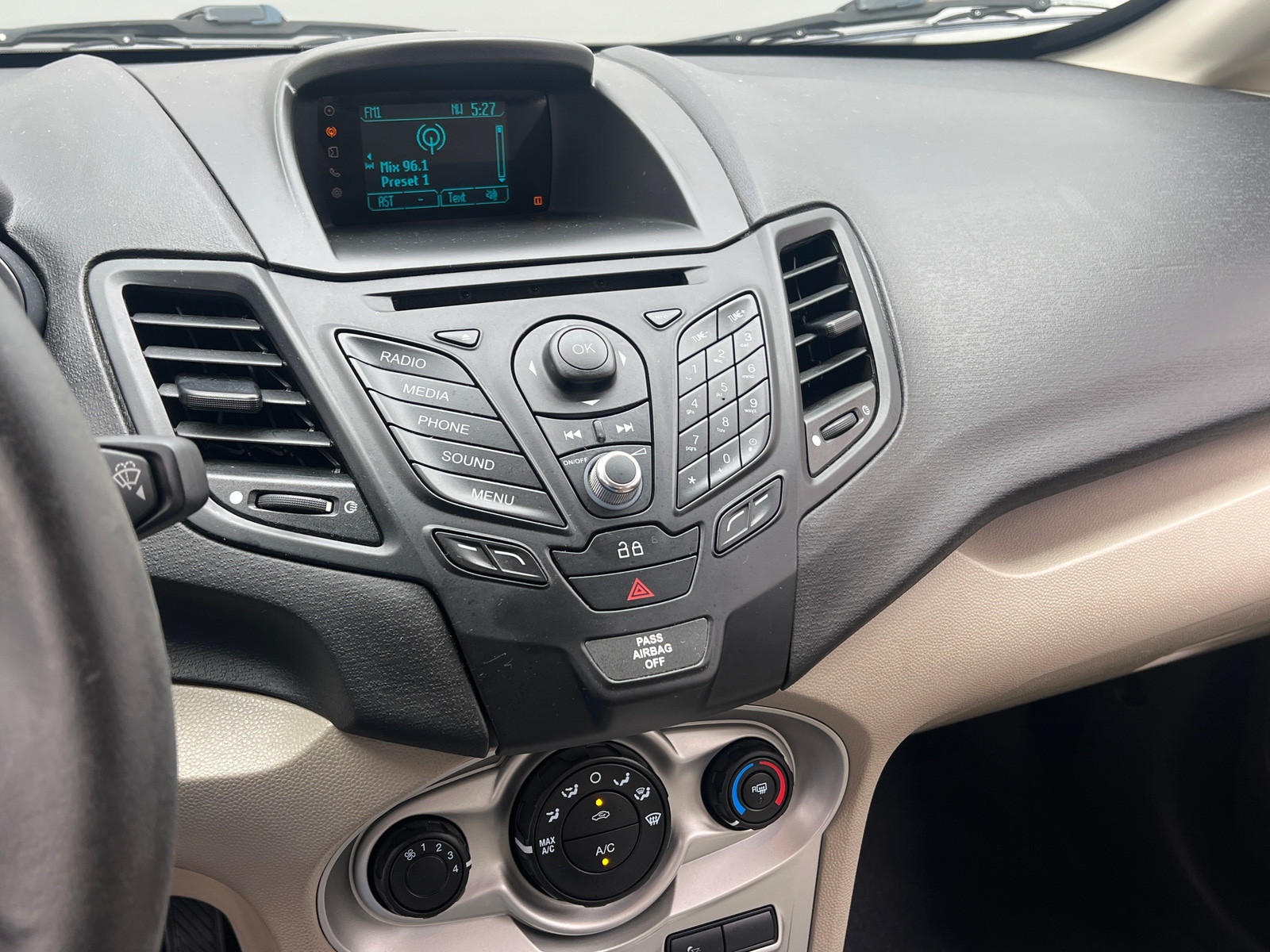 Thumbnail: 2015 Ford Fiesta - 4