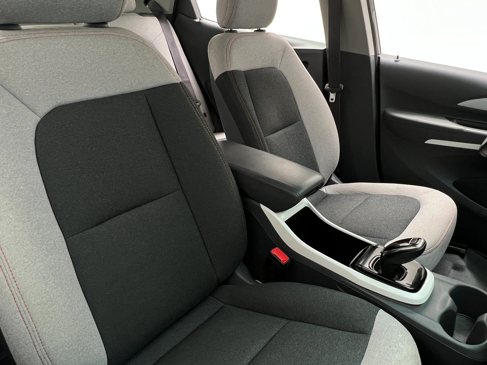Thumbnail: 2017 Chevrolet Bolt EV - 2