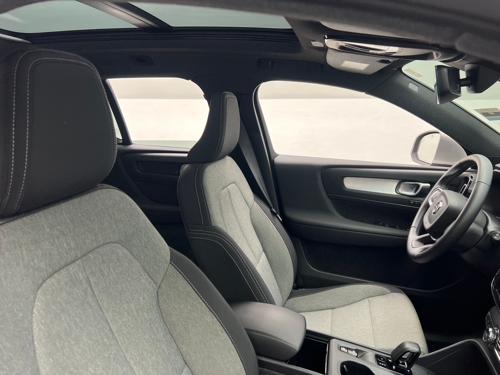 Thumbnail: 2025 Volvo XC40 - 2