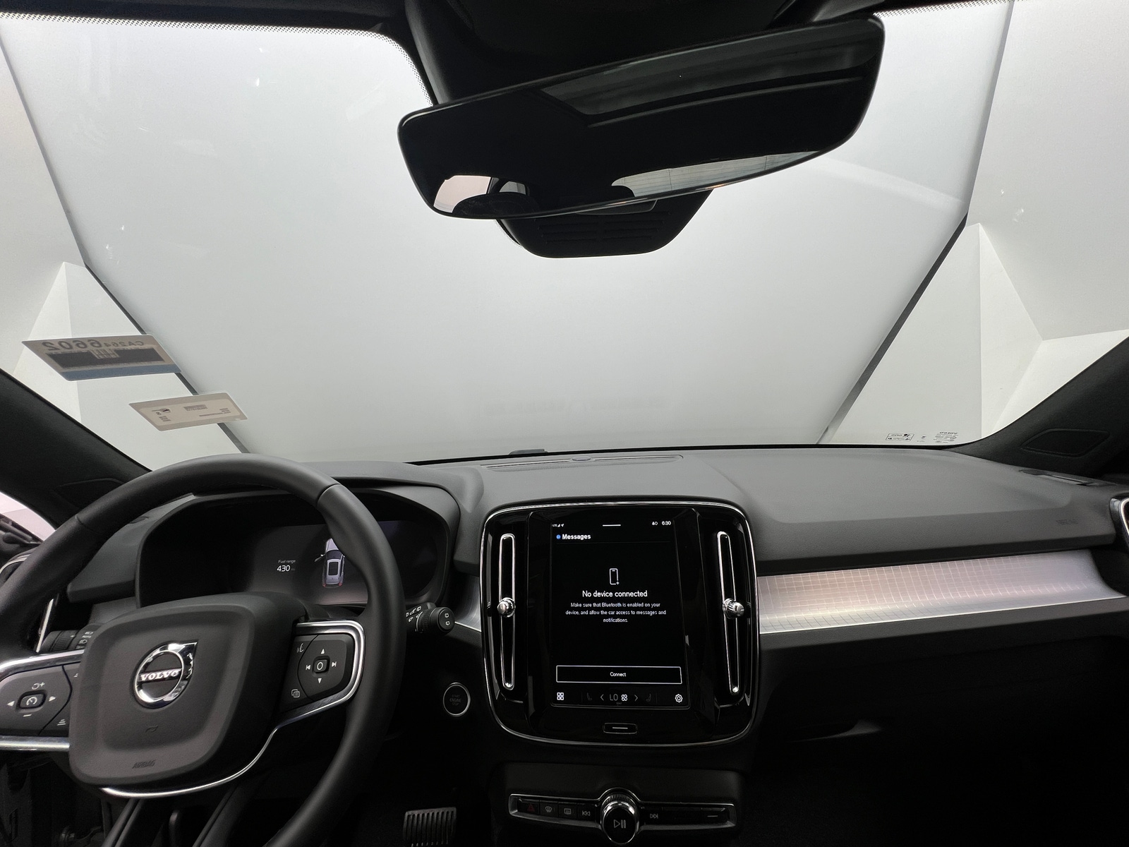 Thumbnail: 2025 Volvo XC40 - 3