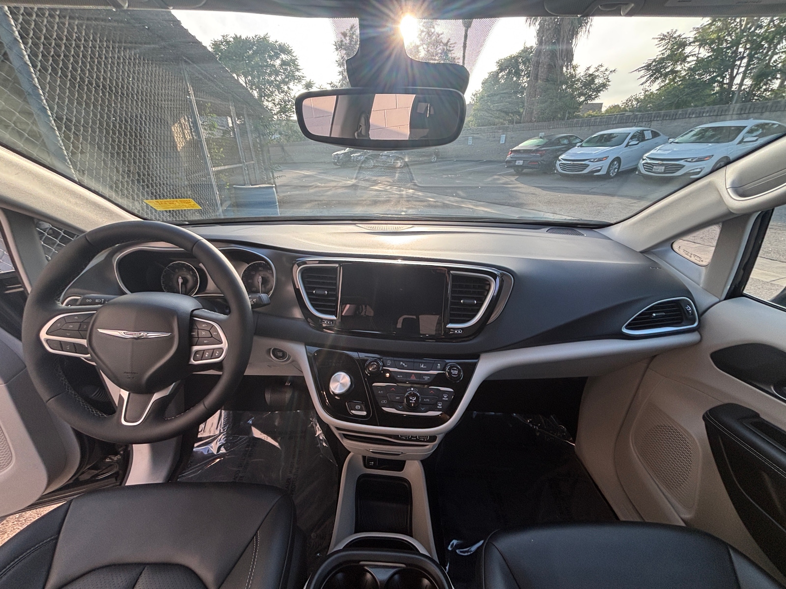 Thumbnail: 2024 Chrysler Pacifica - 3