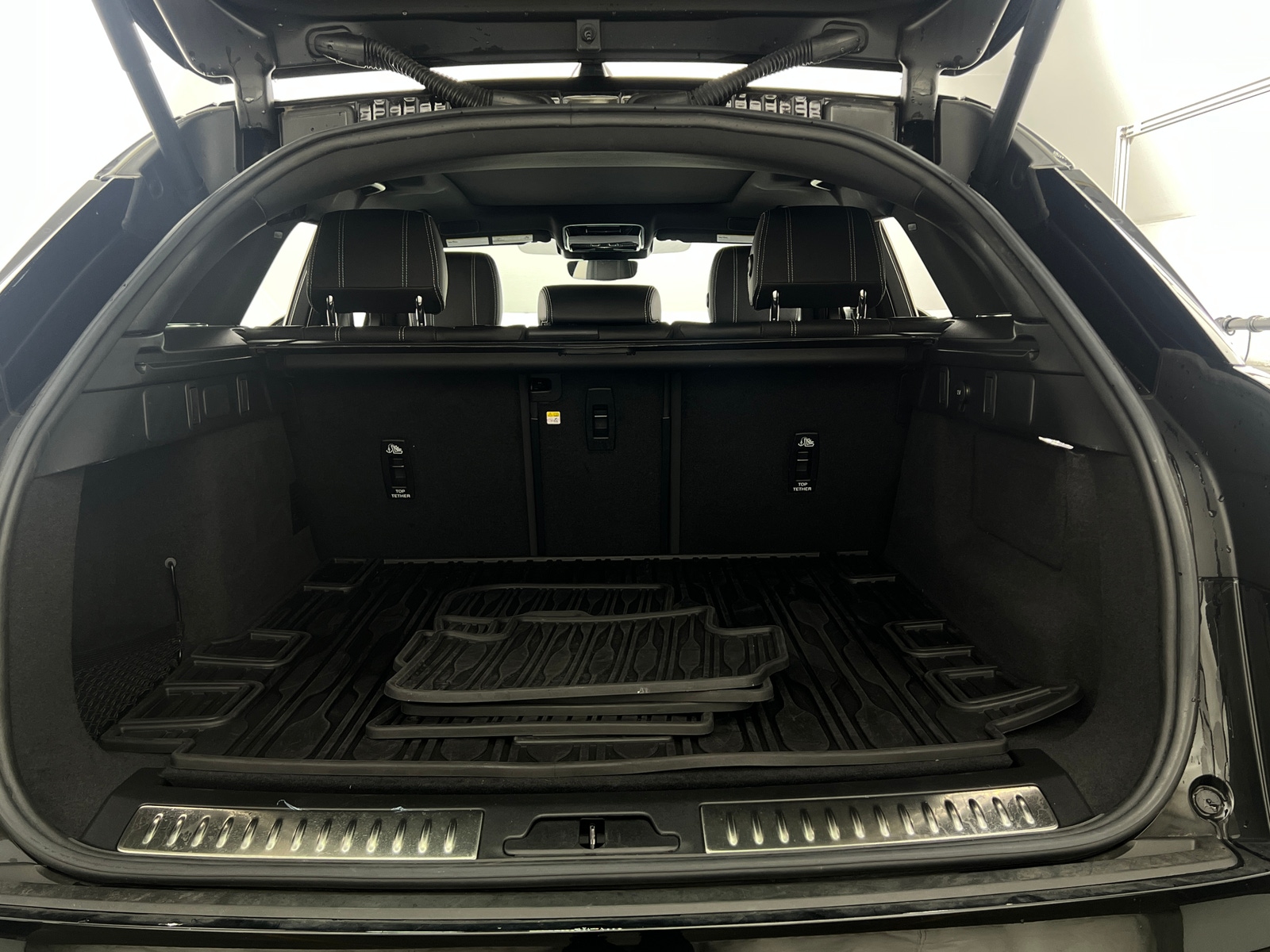 Thumbnail: 2021 Land Rover Range Rover Velar - 6