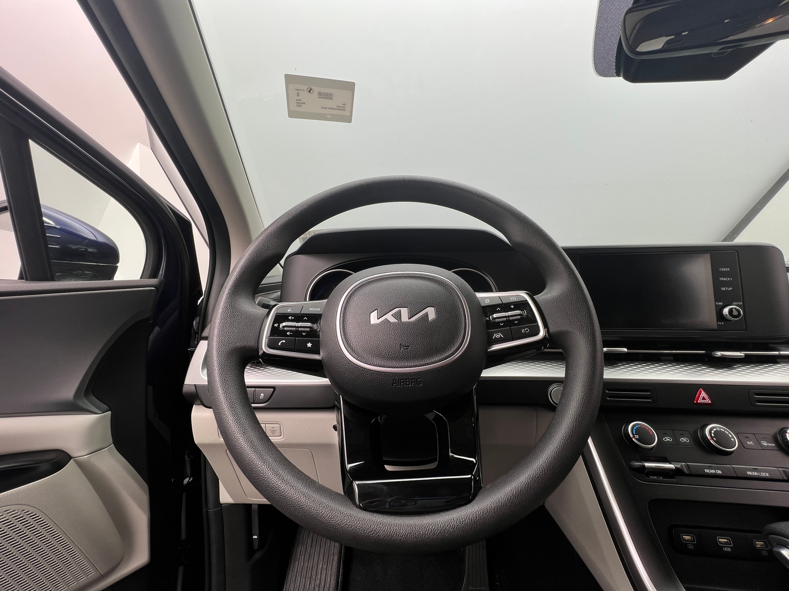 Thumbnail: 2023 Kia Carnival - 5