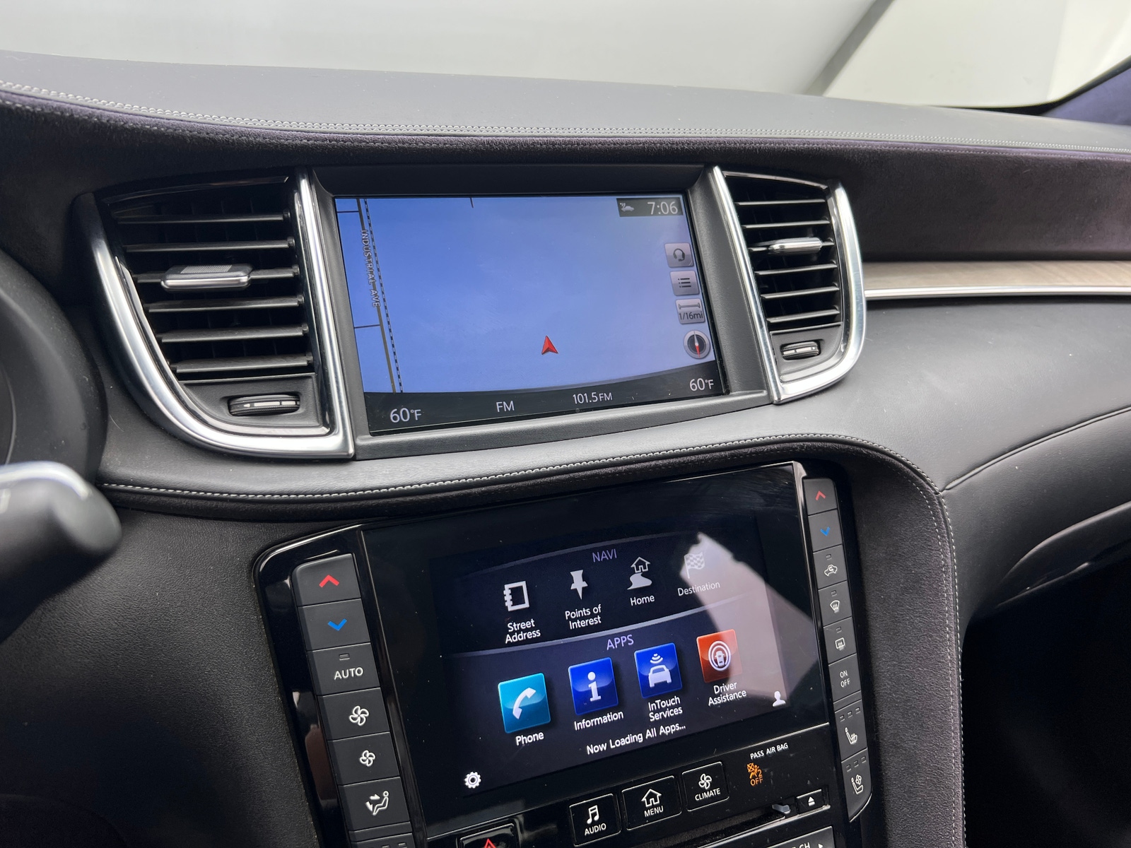 Thumbnail: 2019 INFINITI QX50 - 3