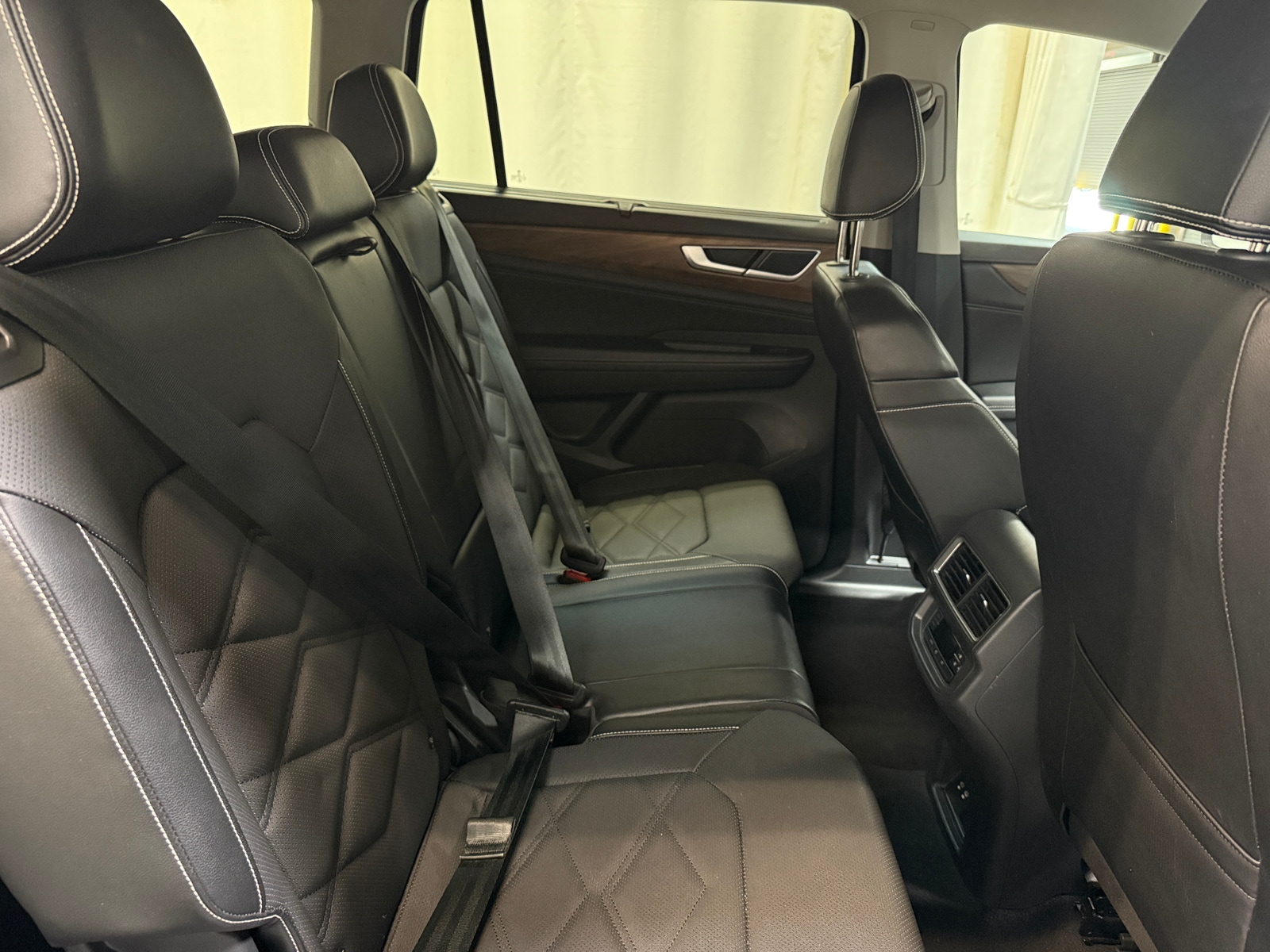 Thumbnail: 2024 Volkswagen Atlas - 5