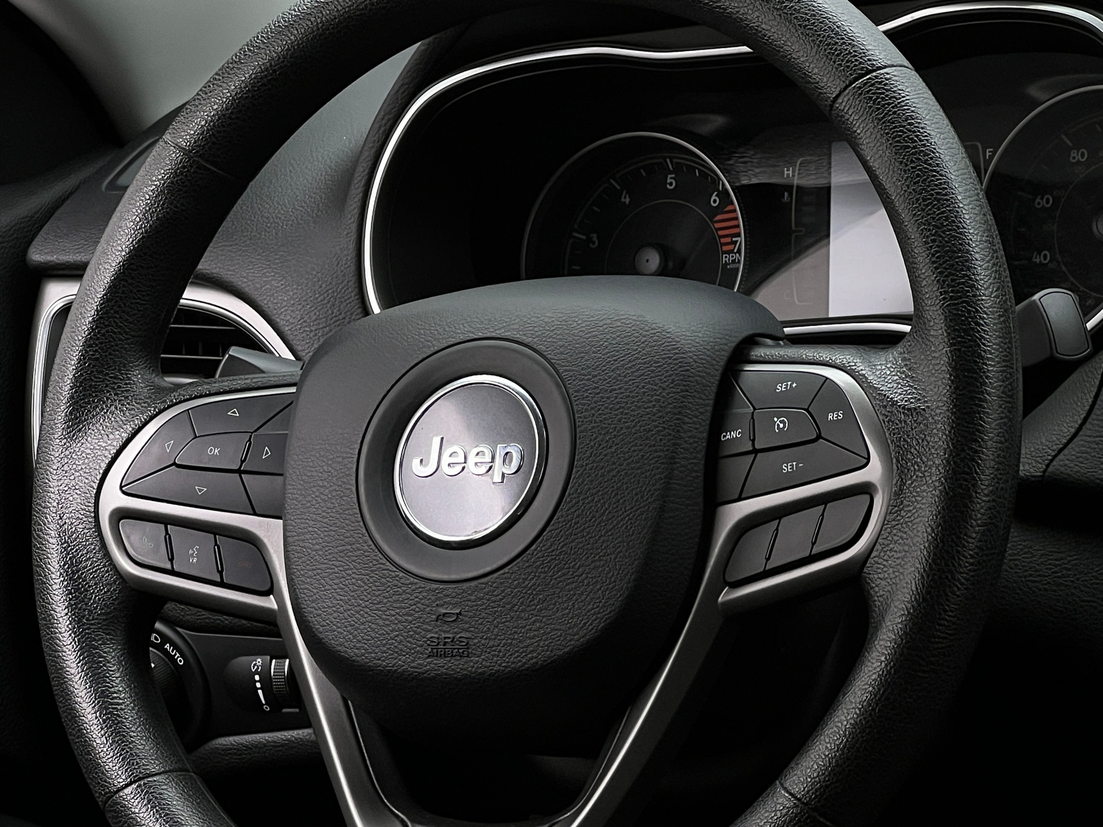 Thumbnail: 2019 Jeep Cherokee - 5