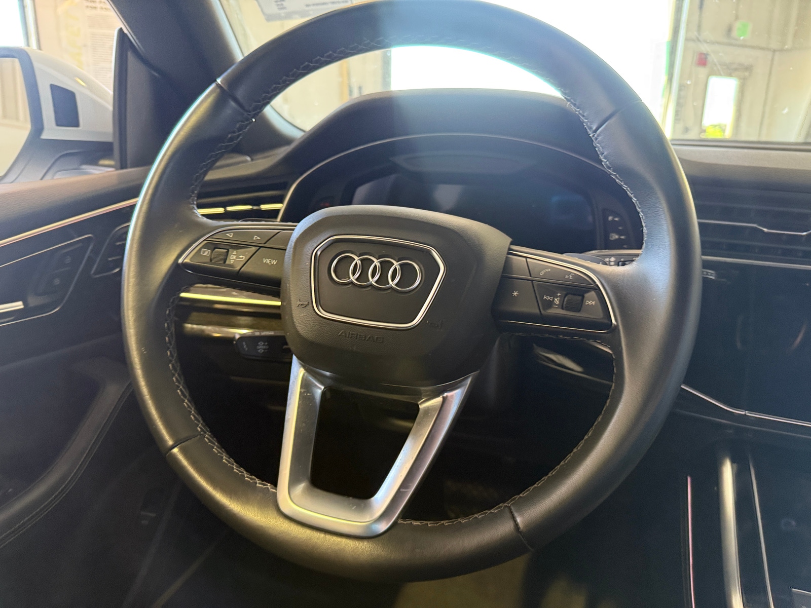 Thumbnail: 2022 Audi Q8 - 4