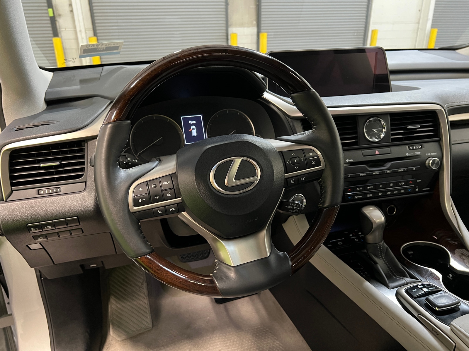 Thumbnail: 2017 Lexus RX - 5