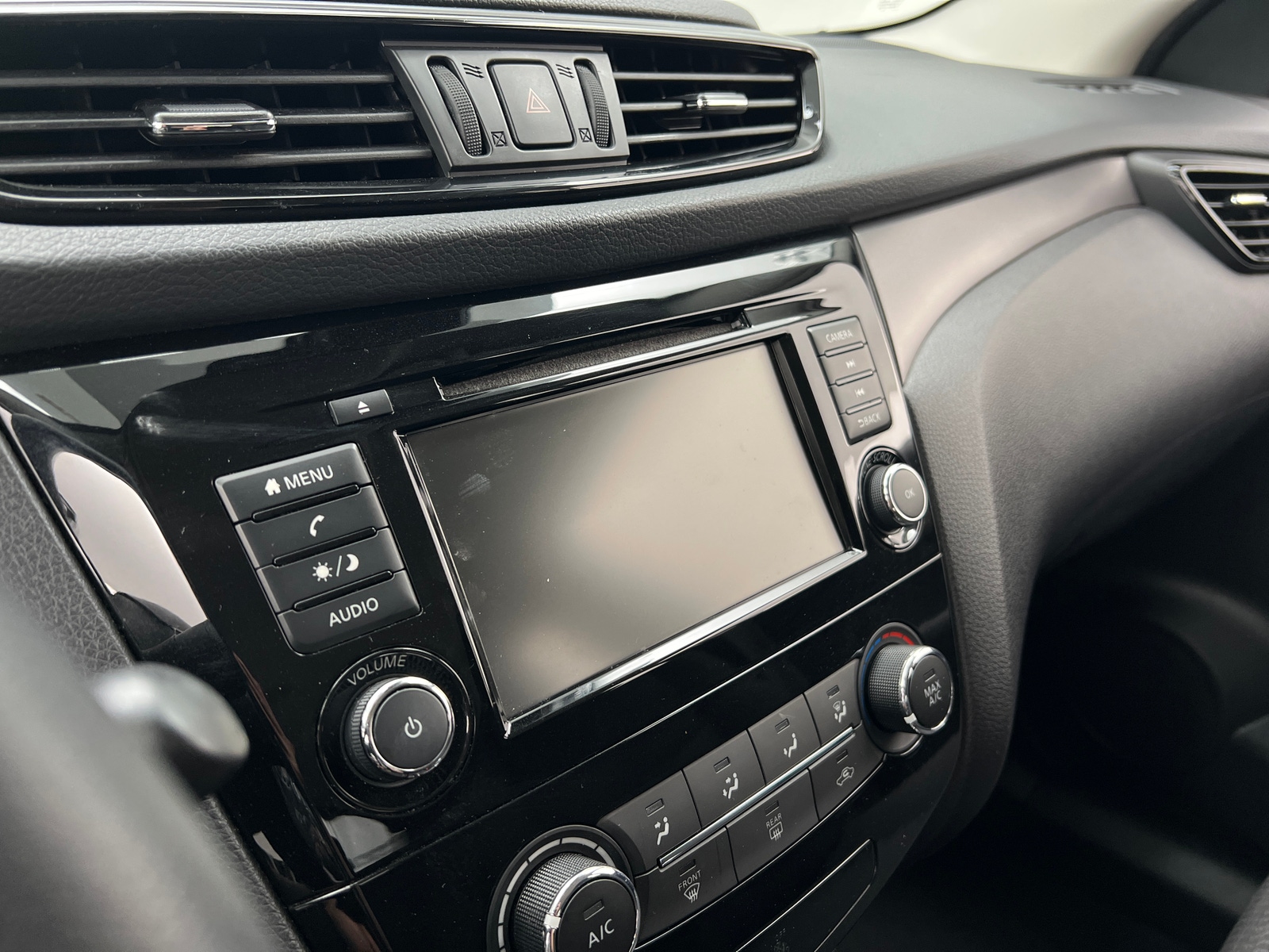 Thumbnail: 2020 Nissan Rogue Sport - 4