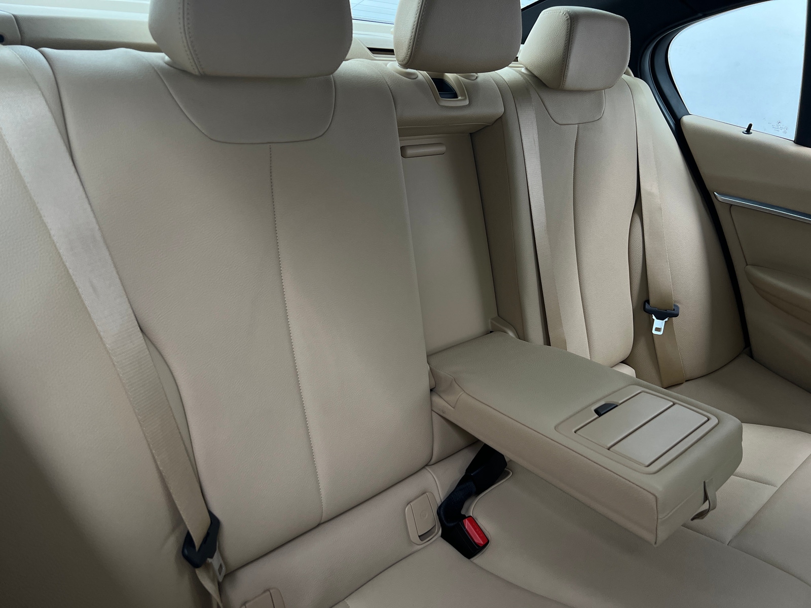 Thumbnail: 2016 BMW 3 Series - 6