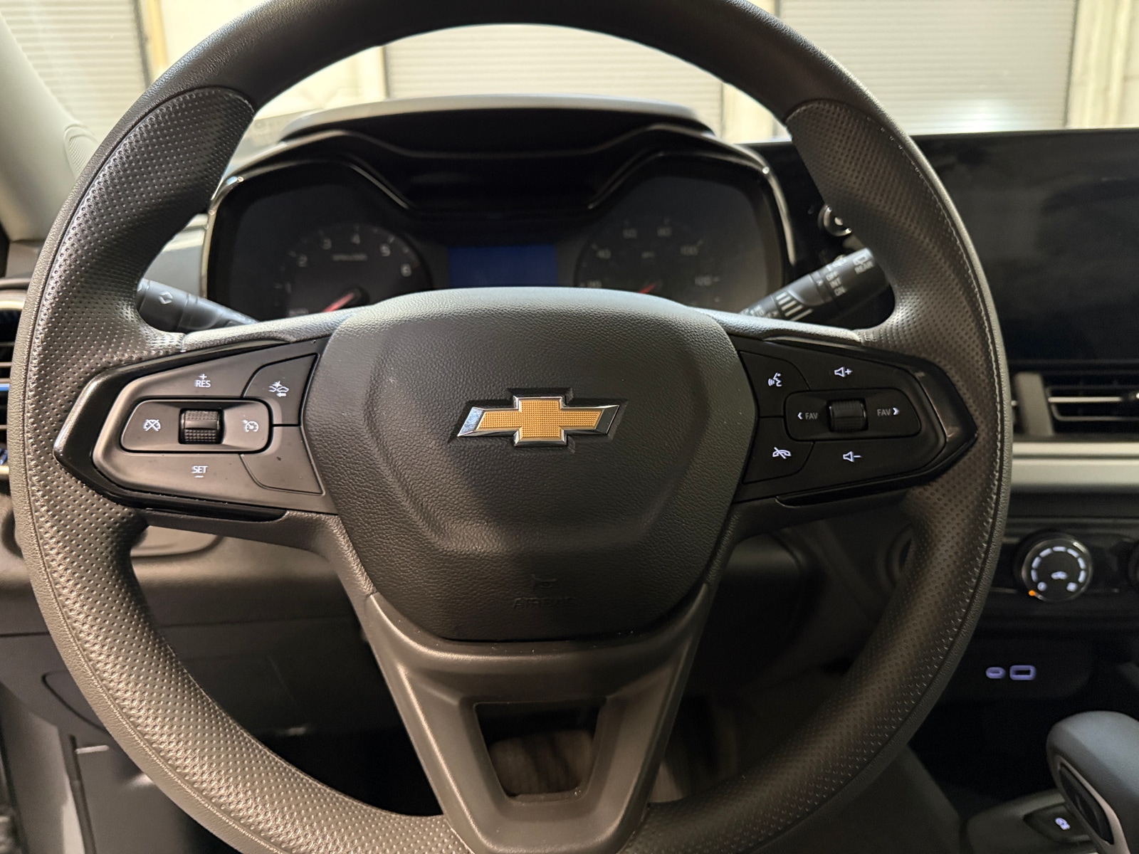 Thumbnail: 2025 Chevrolet Trax - 5