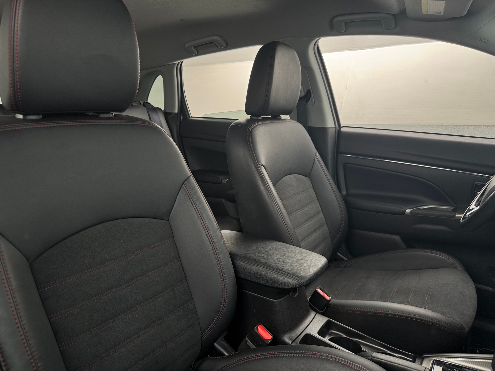 Thumbnail: 2024 Mitsubishi Outlander Sport - 2