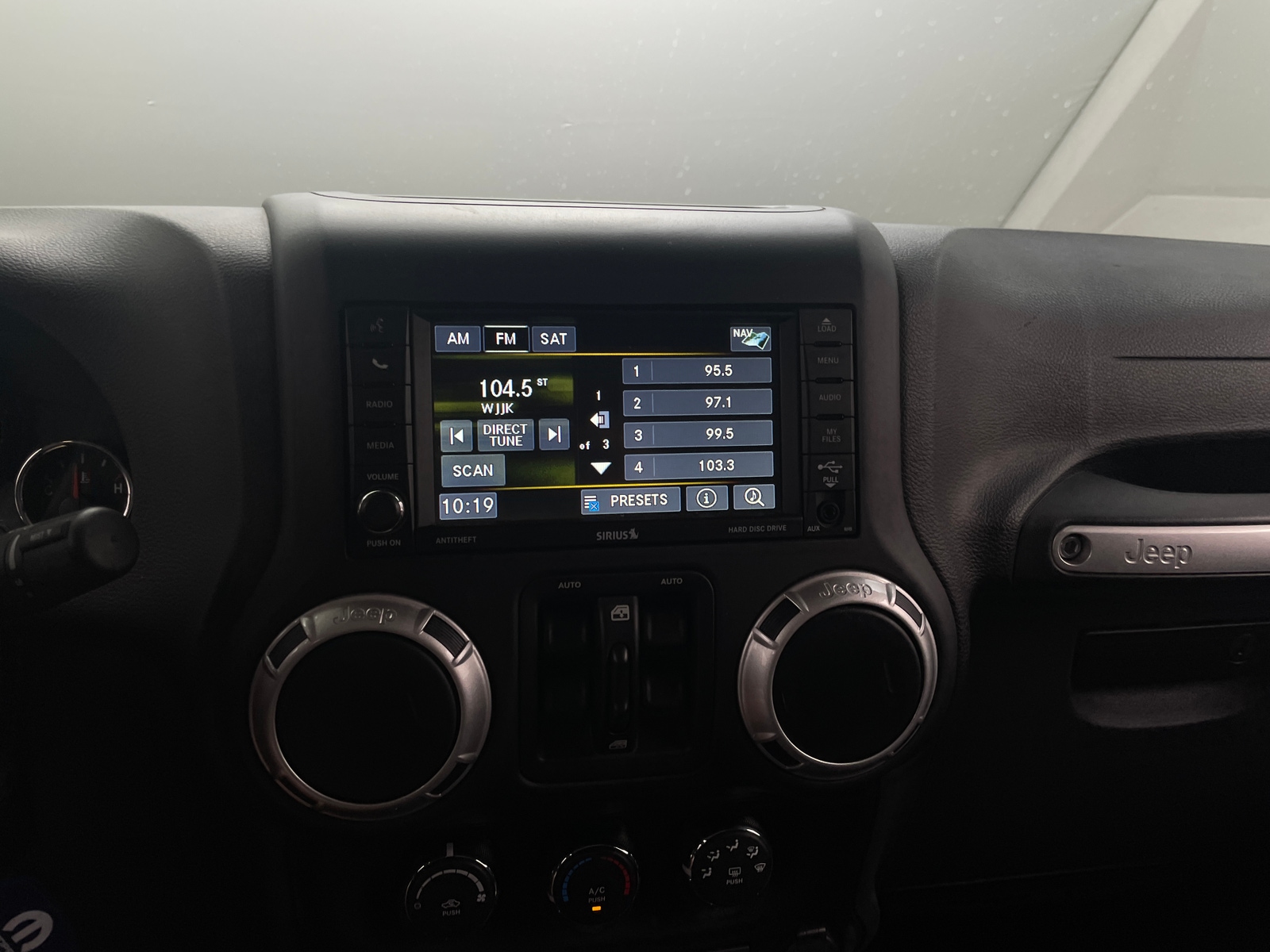 Thumbnail: 2016 Jeep Wrangler - 3