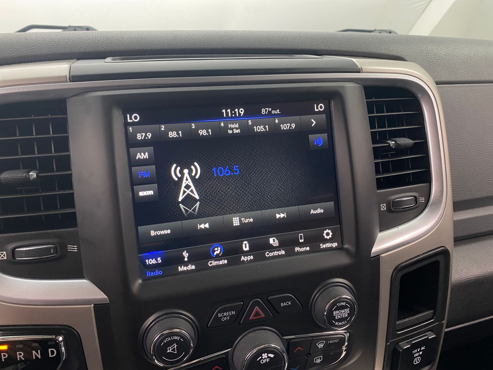 Thumbnail: 2019 RAM 1500 Classic - 4