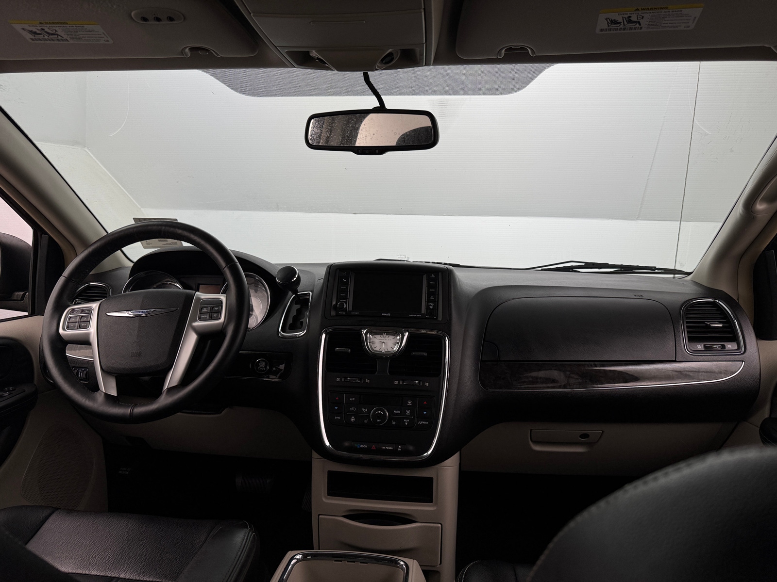 Thumbnail: 2015 Chrysler Town & Country - 2