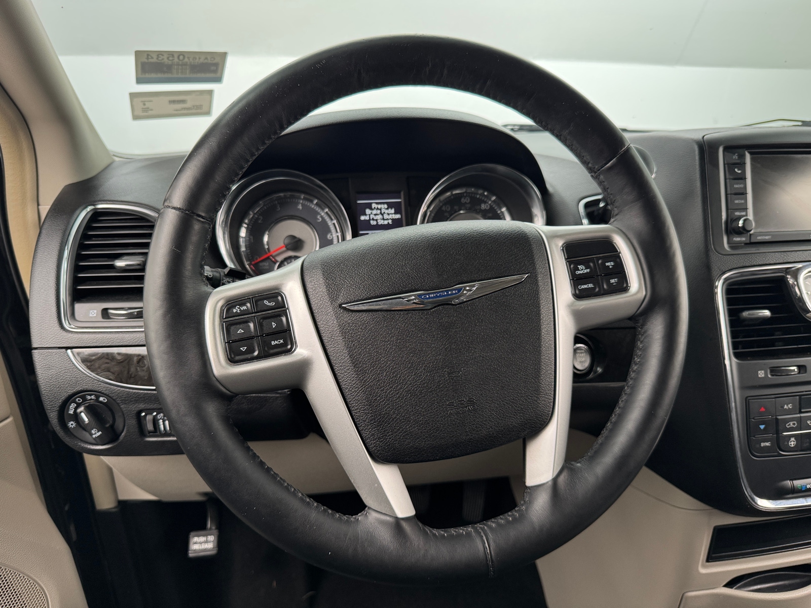 Thumbnail: 2015 Chrysler Town & Country - 4