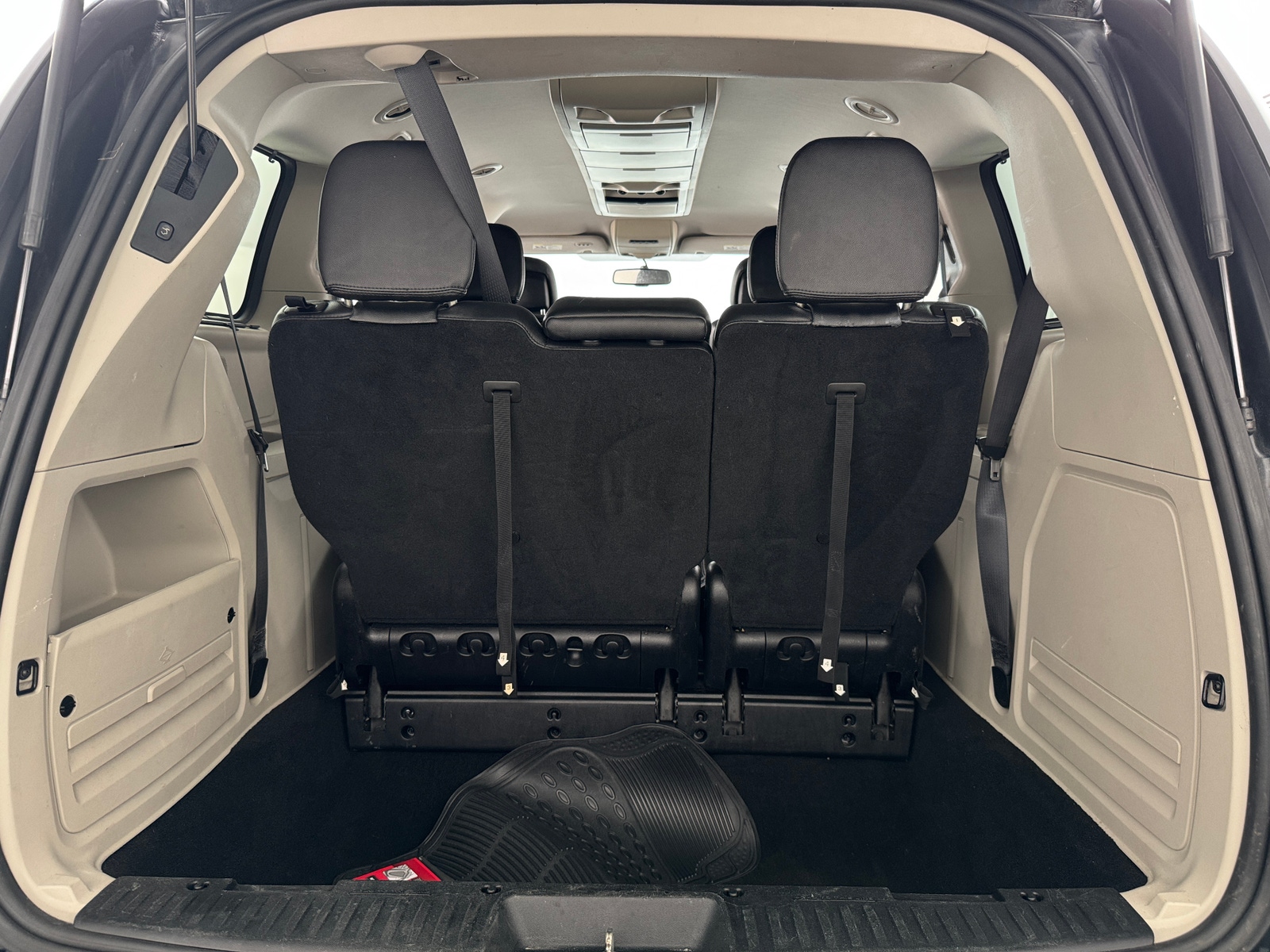Thumbnail: 2015 Chrysler Town & Country - 6