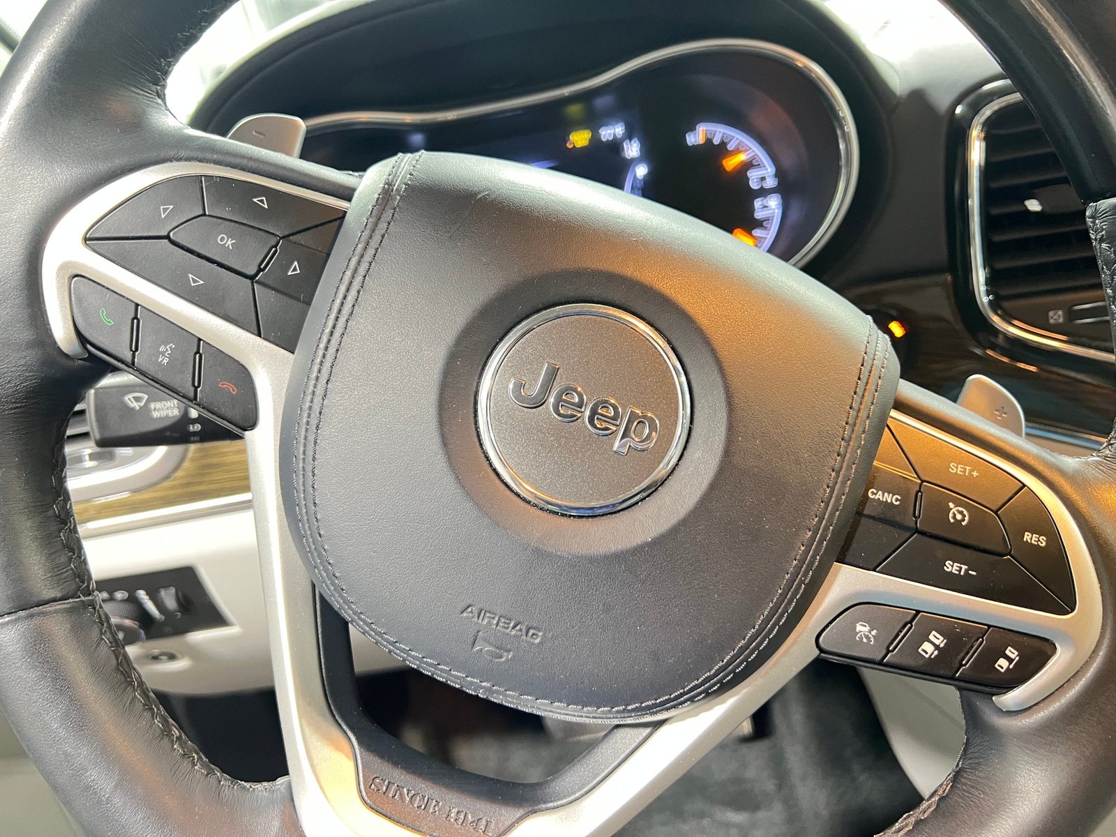 Thumbnail: 2020 Jeep Grand Cherokee - 4