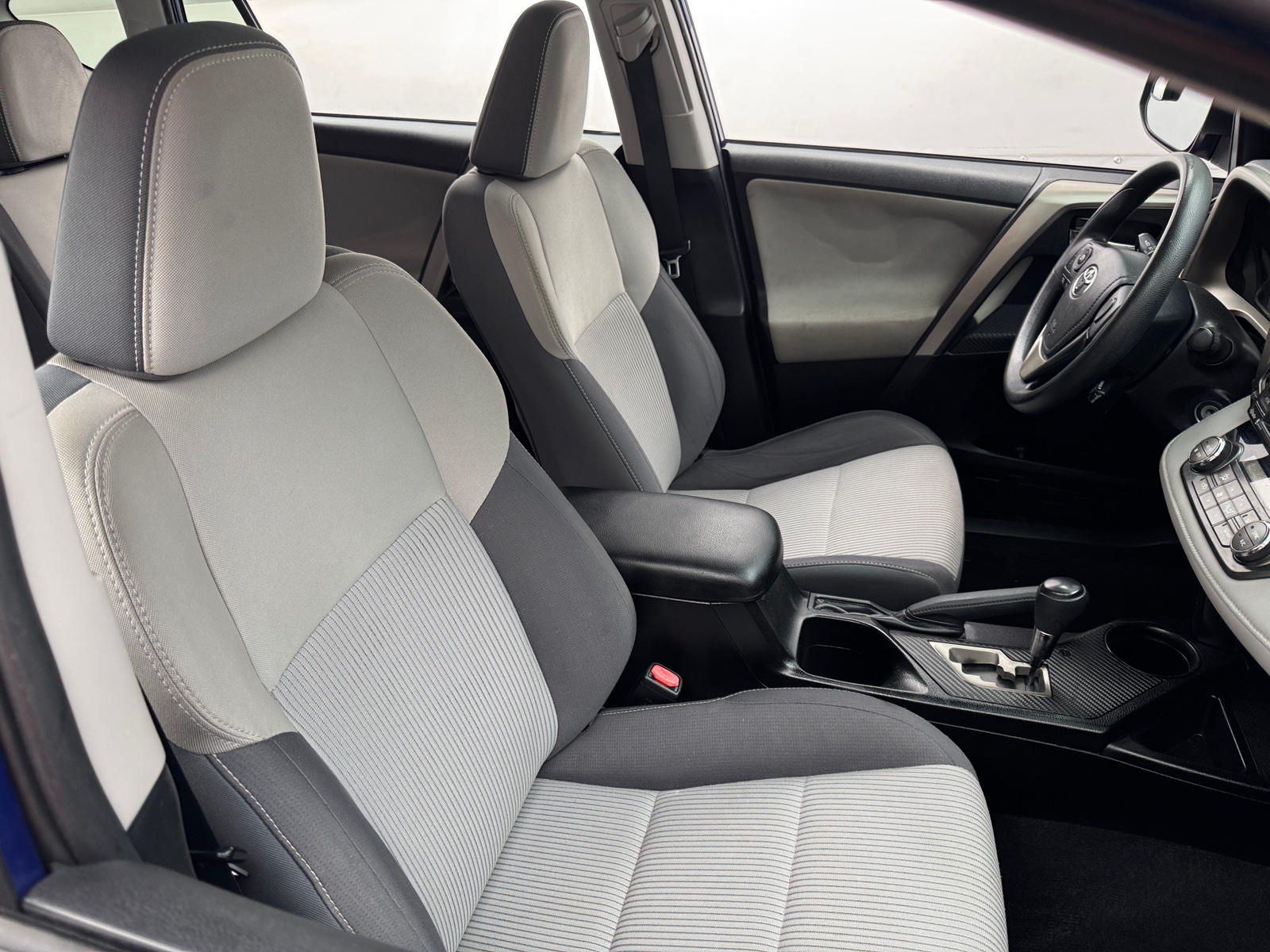 Thumbnail: 2015 Toyota RAV4 - 2