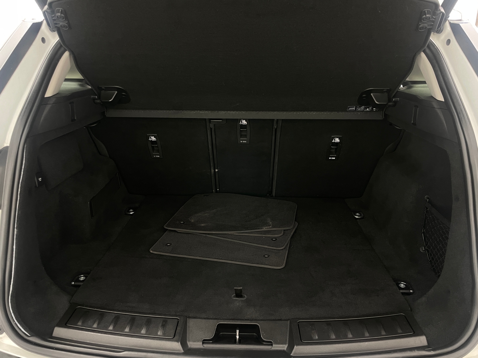 Thumbnail: 2020 Land Rover Range Rover Evoque - 7