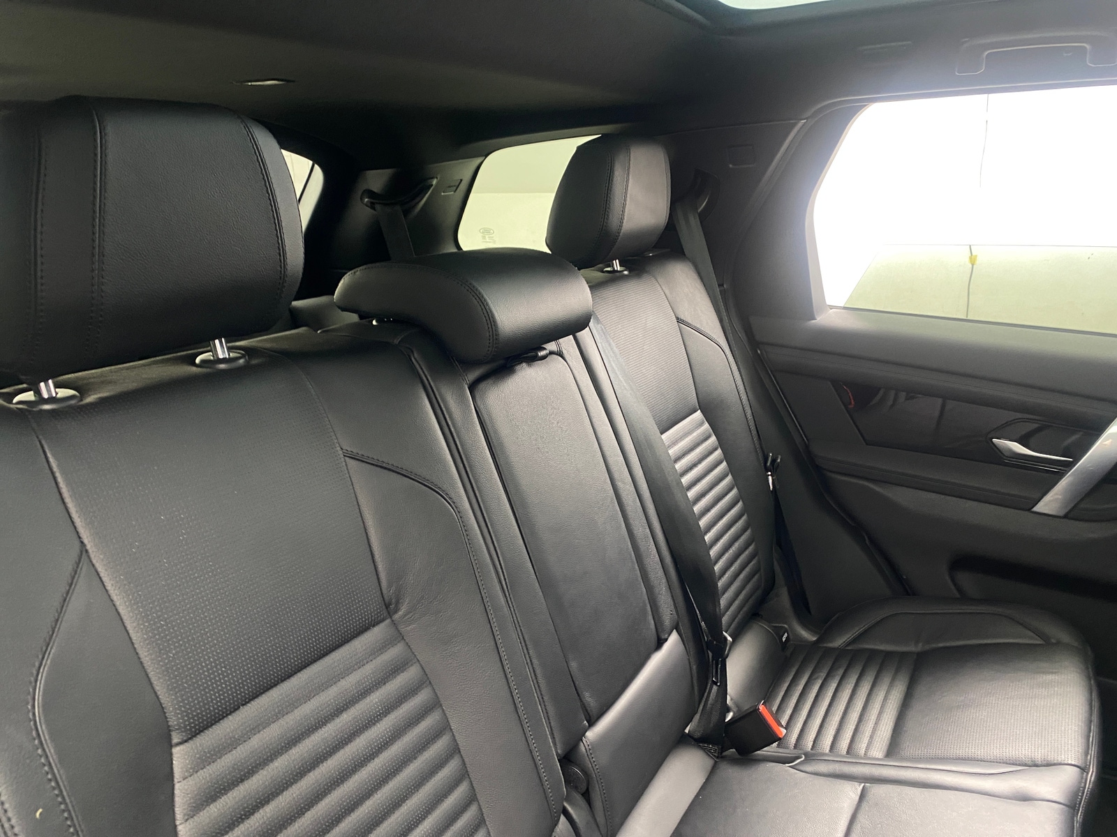 Thumbnail: 2020 Land Rover Discovery Sport - 5