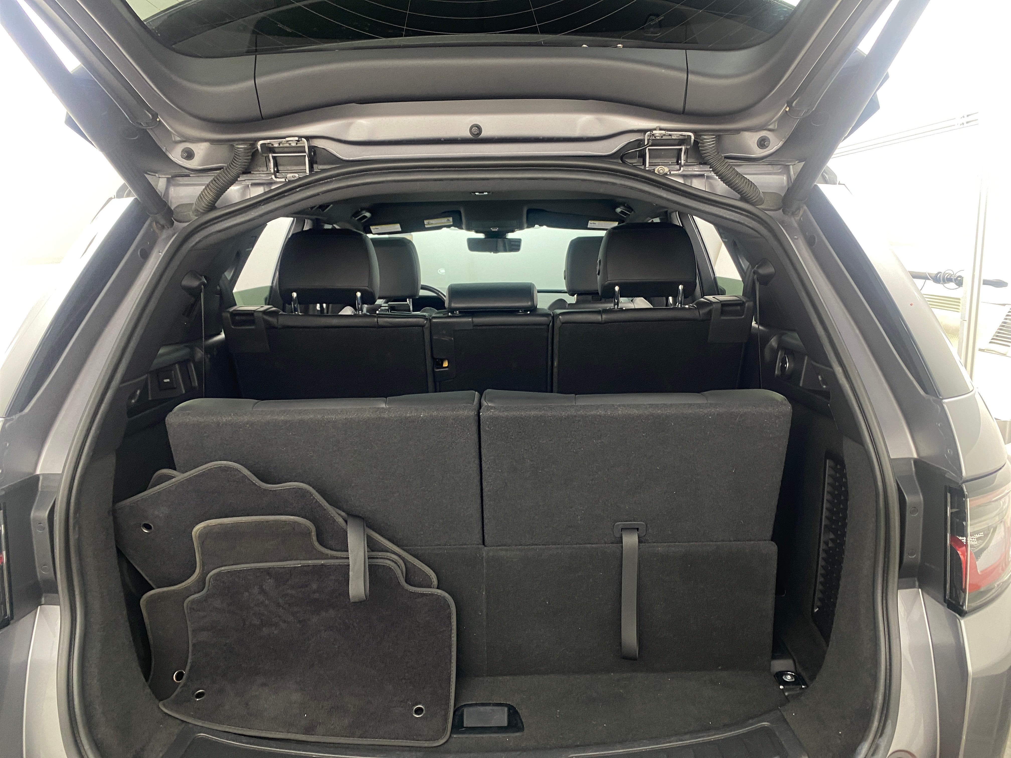 Thumbnail: 2020 Land Rover Discovery Sport - 6