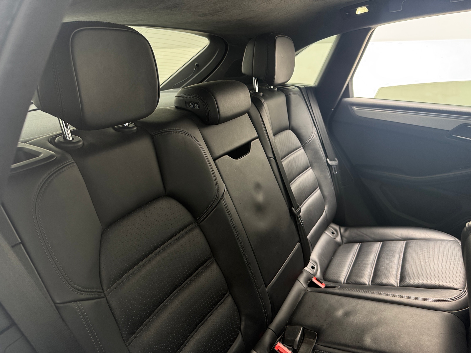 Thumbnail: 2017 Porsche Macan - 5