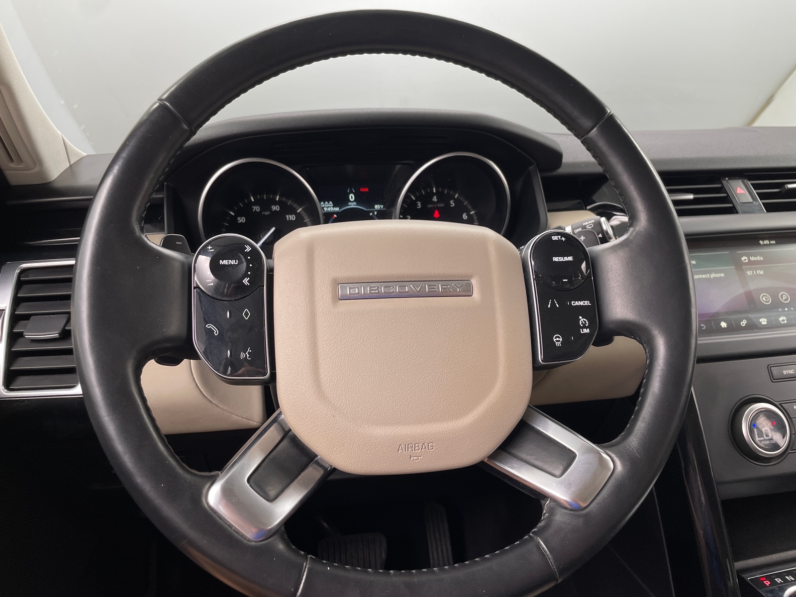 Thumbnail: 2020 Land Rover Discovery - 4