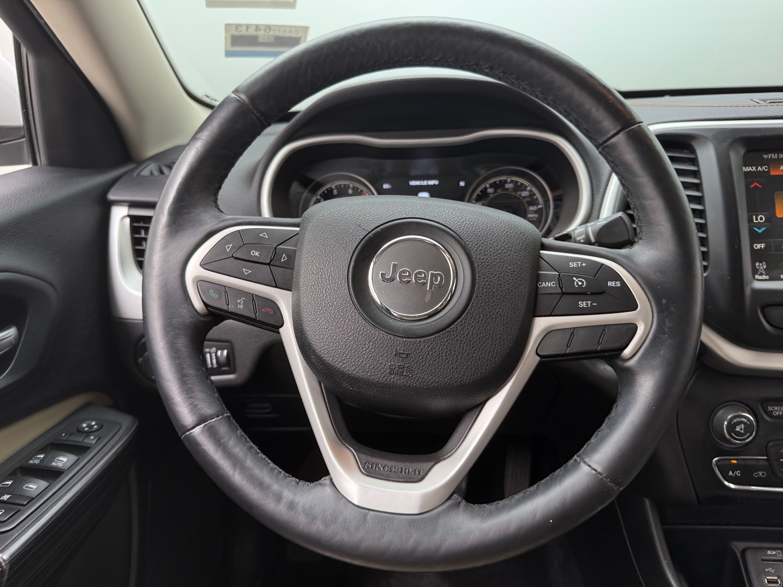 Thumbnail: 2017 Jeep Cherokee - 5