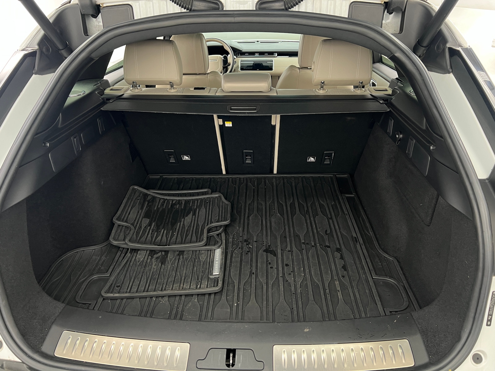 Thumbnail: 2018 Land Rover Range Rover Velar - 6
