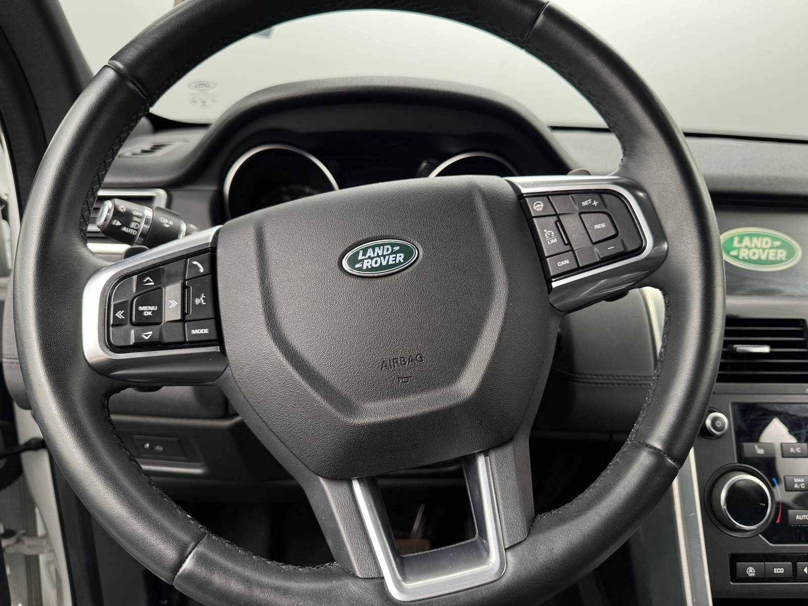 Thumbnail: 2019 Land Rover Discovery Sport - 4