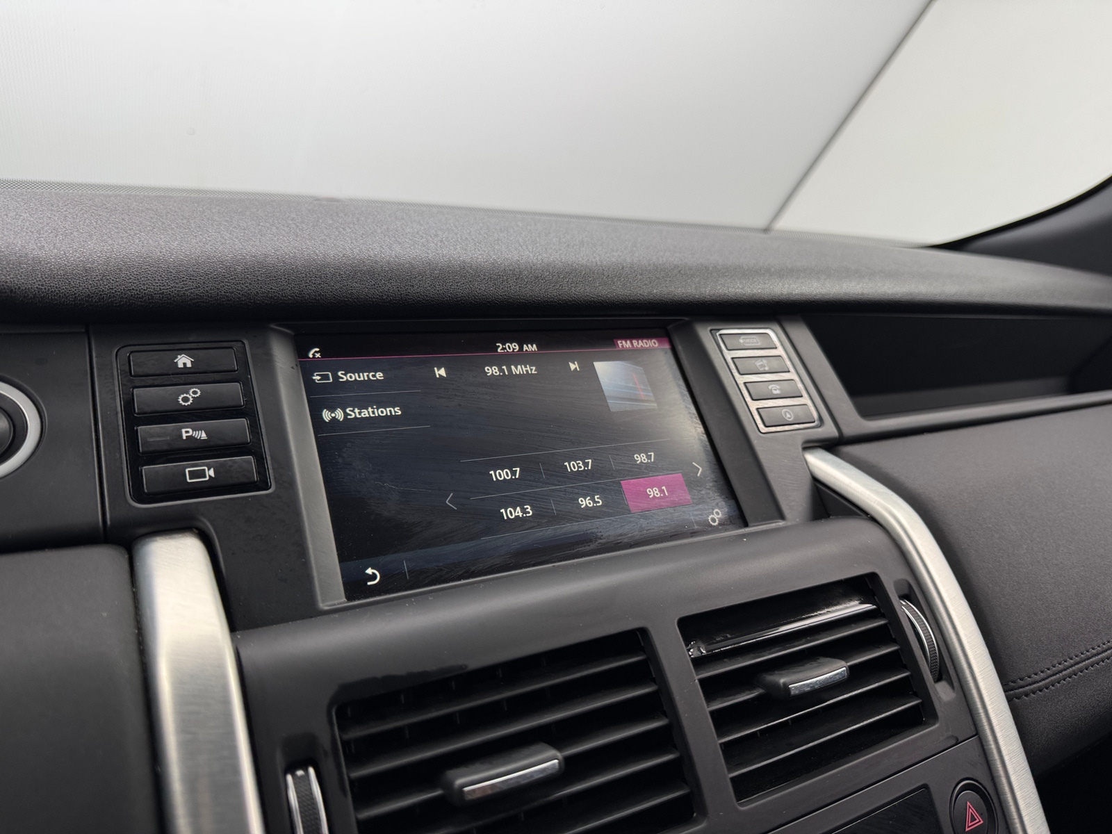 Thumbnail: 2019 Land Rover Discovery Sport - 3