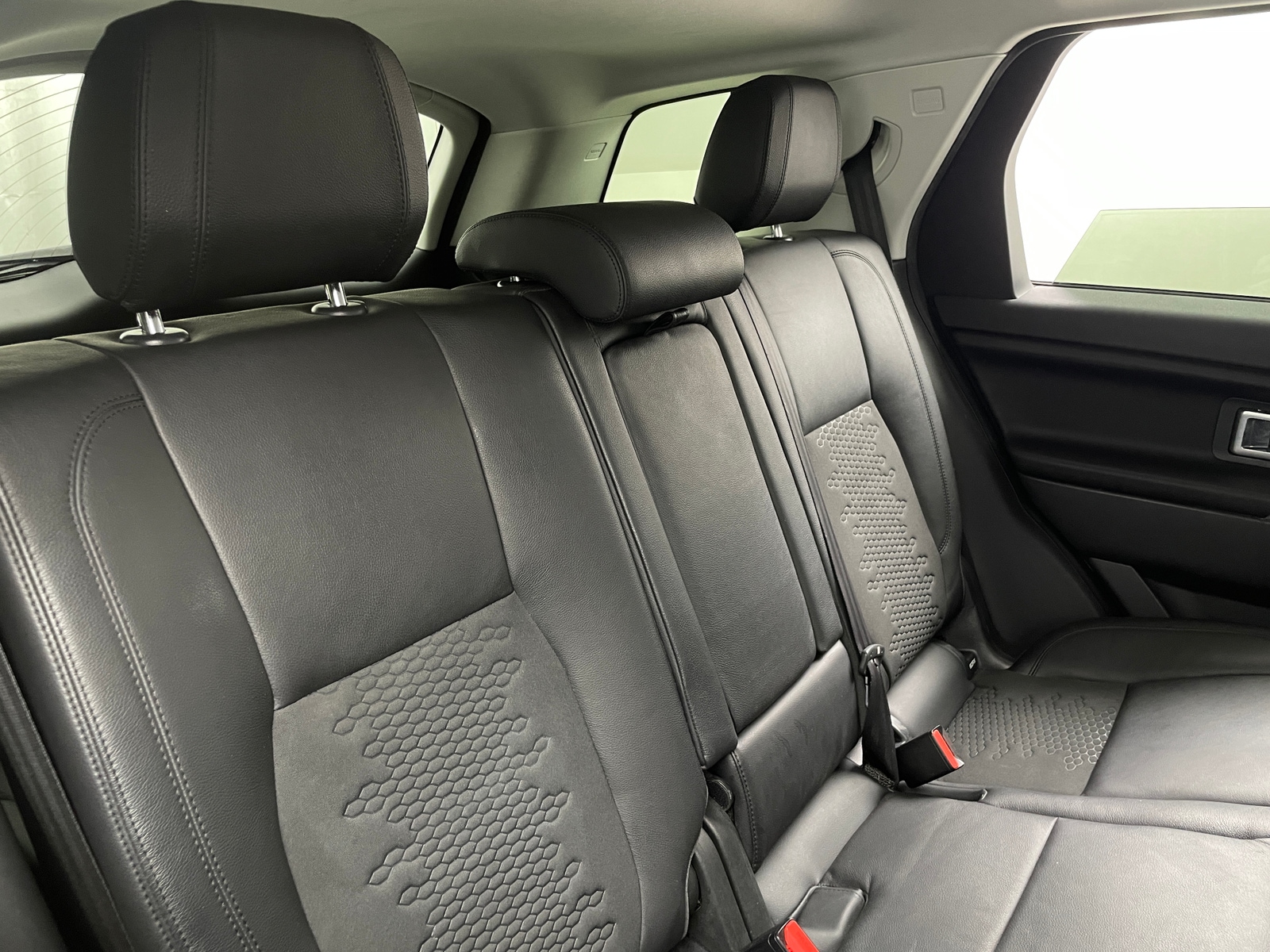 Thumbnail: 2019 Land Rover Discovery Sport - 5