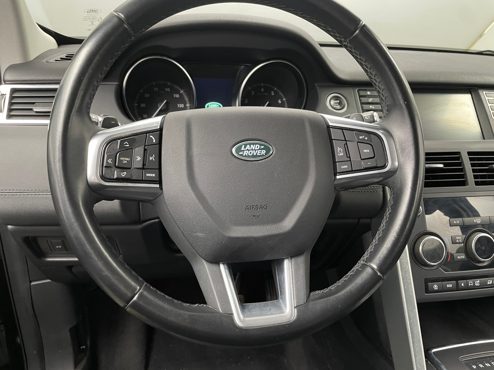 Thumbnail: 2019 Land Rover Discovery Sport - 4