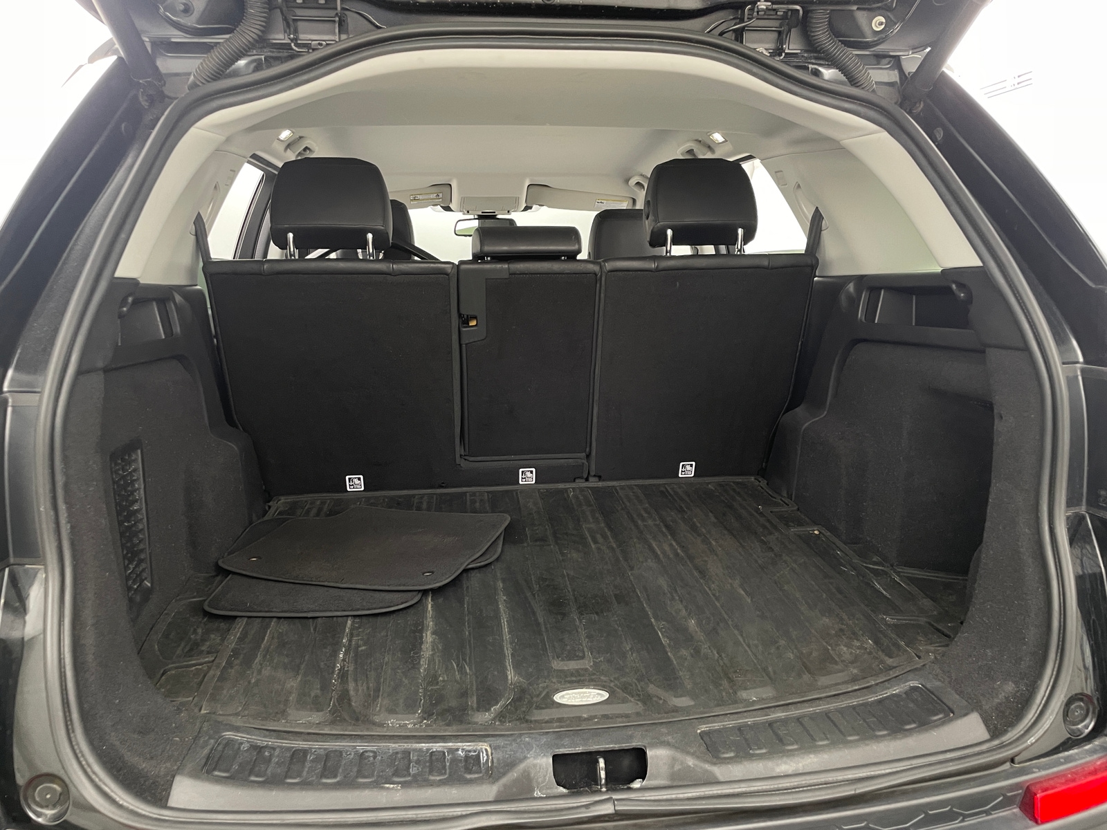 Thumbnail: 2019 Land Rover Discovery Sport - 6