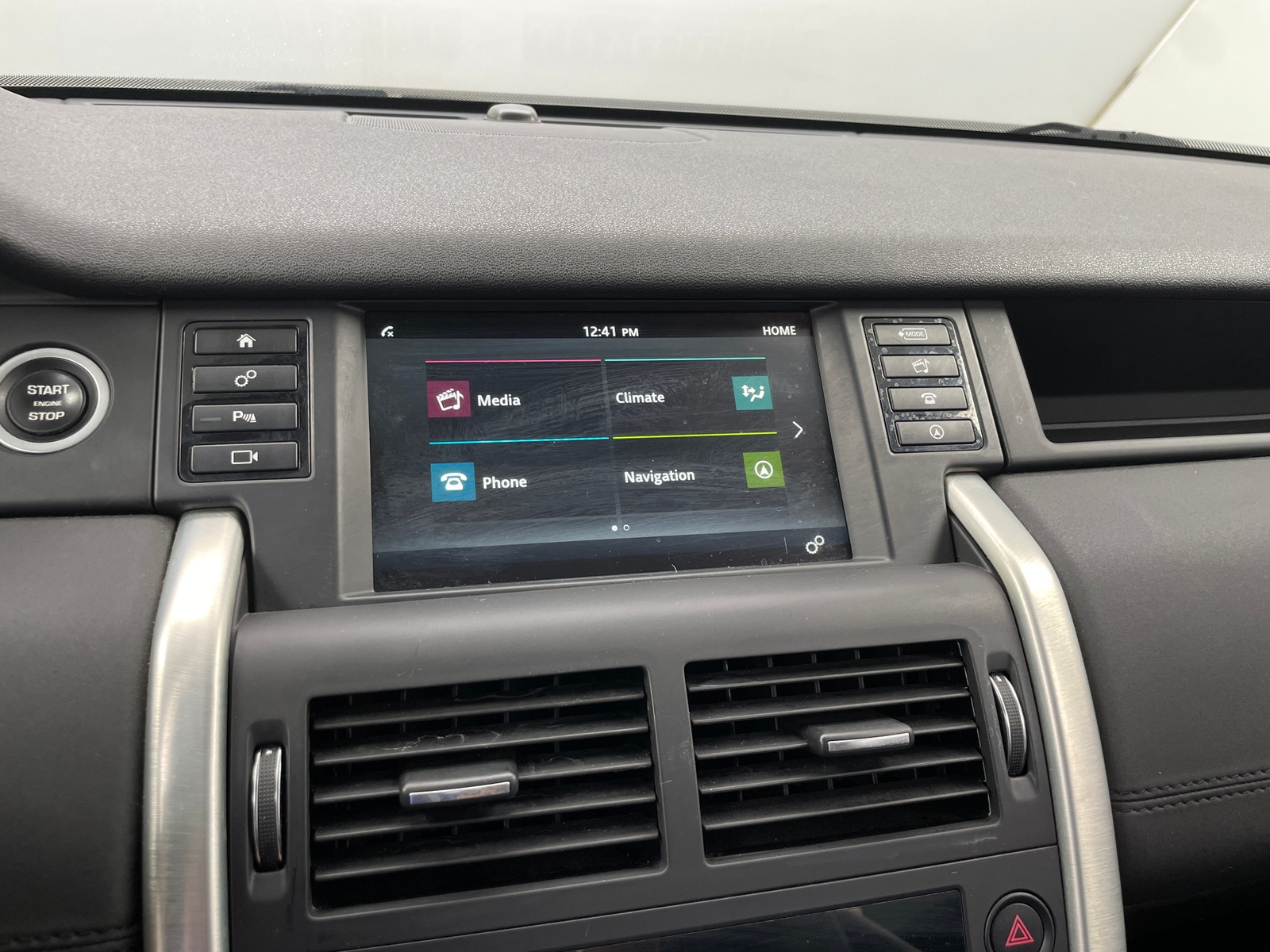 Thumbnail: 2019 Land Rover Discovery Sport - 3