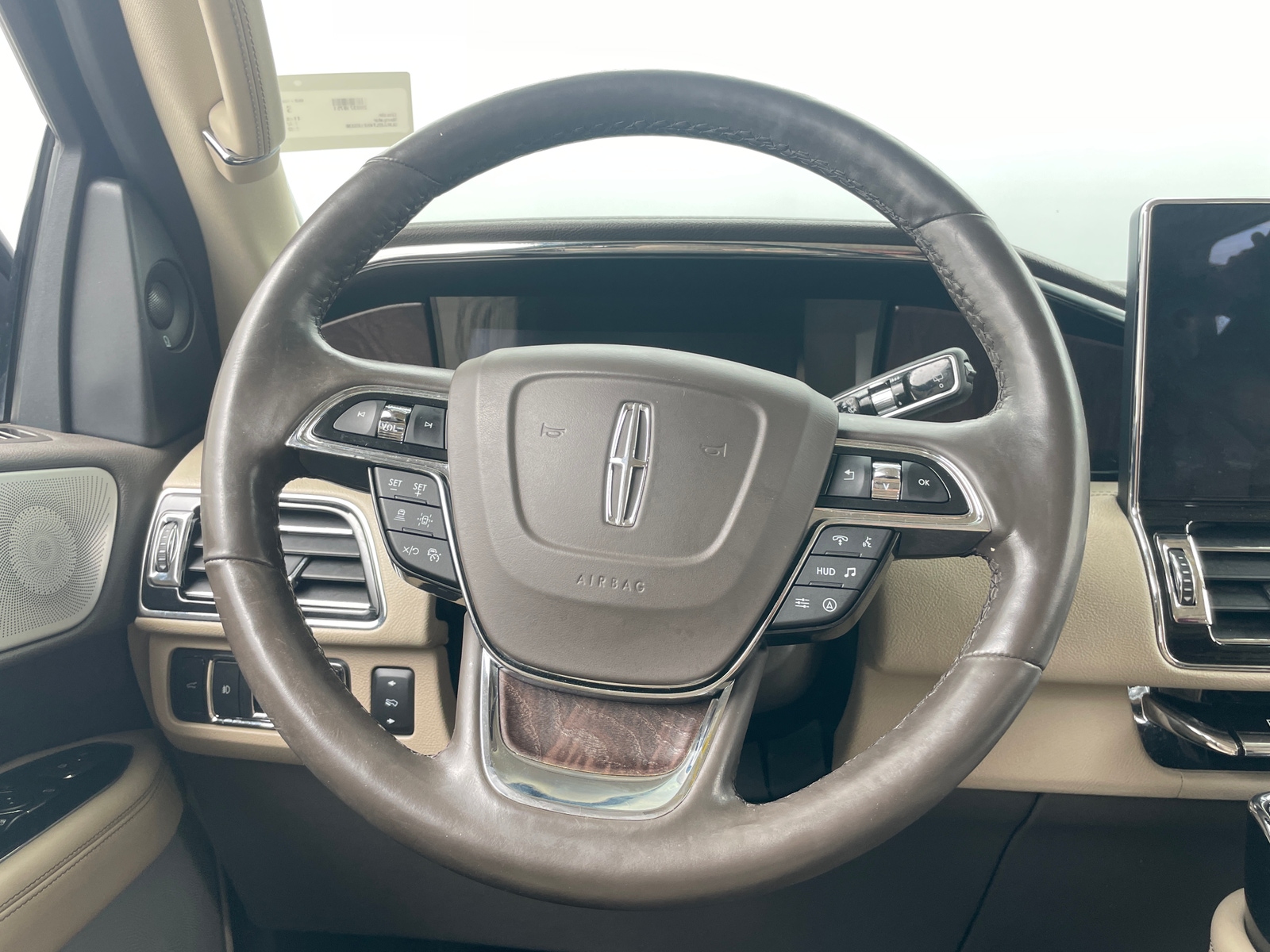 Thumbnail: 2022 Lincoln Navigator - 4
